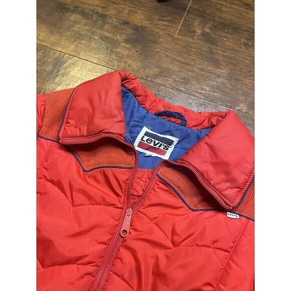 Levis Vintage Red Croped Puffer Ski Jacket Made In USA Size 12 - Picture 4 of 16